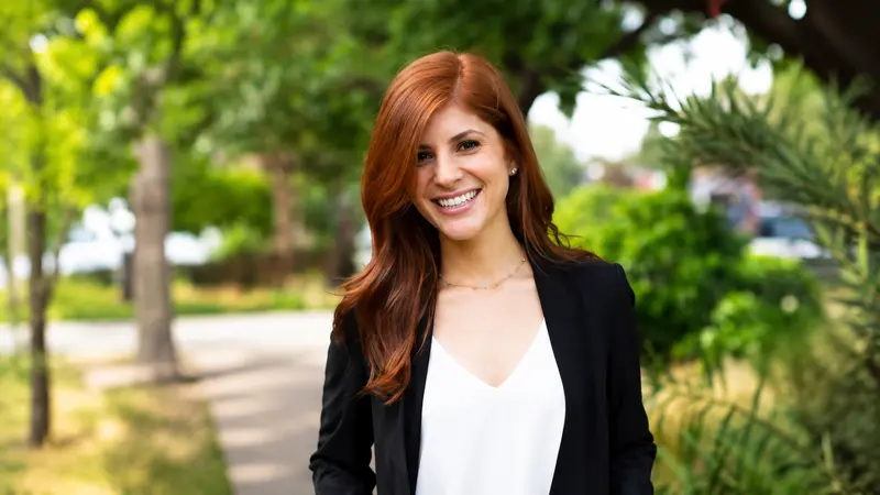 What Makes a Professional Profile Picture Important for E-Commerce Success?